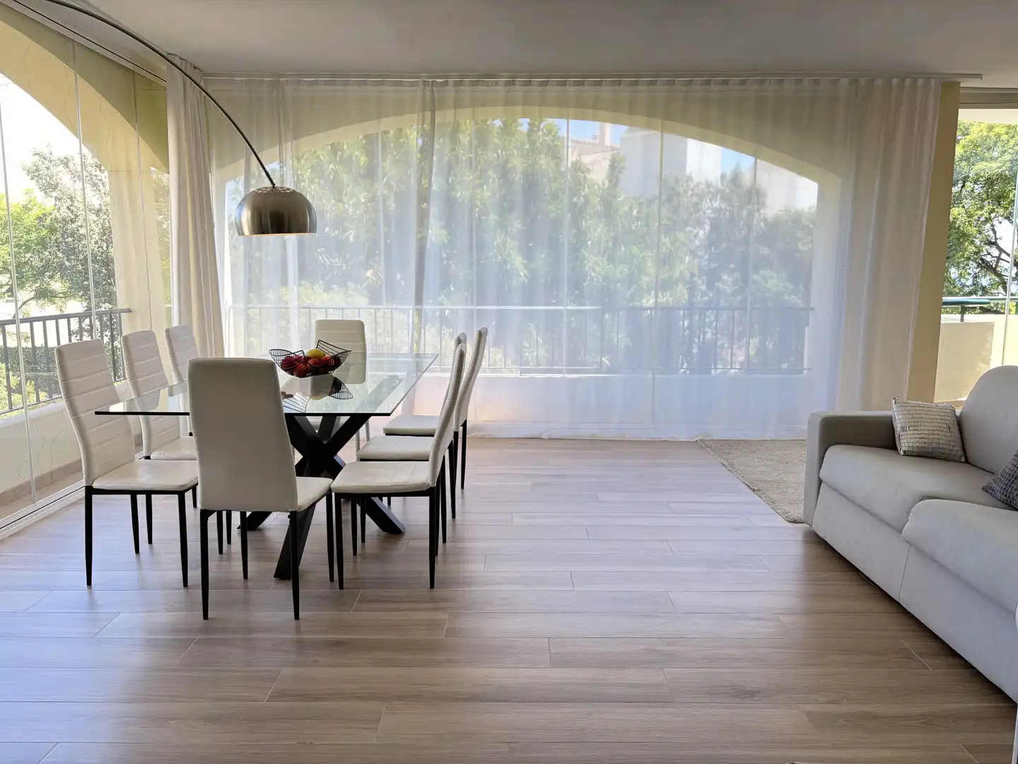 Menjador de Apartament de lloguer en Marbella amb Aire condicionat, Terrassa i Piscina