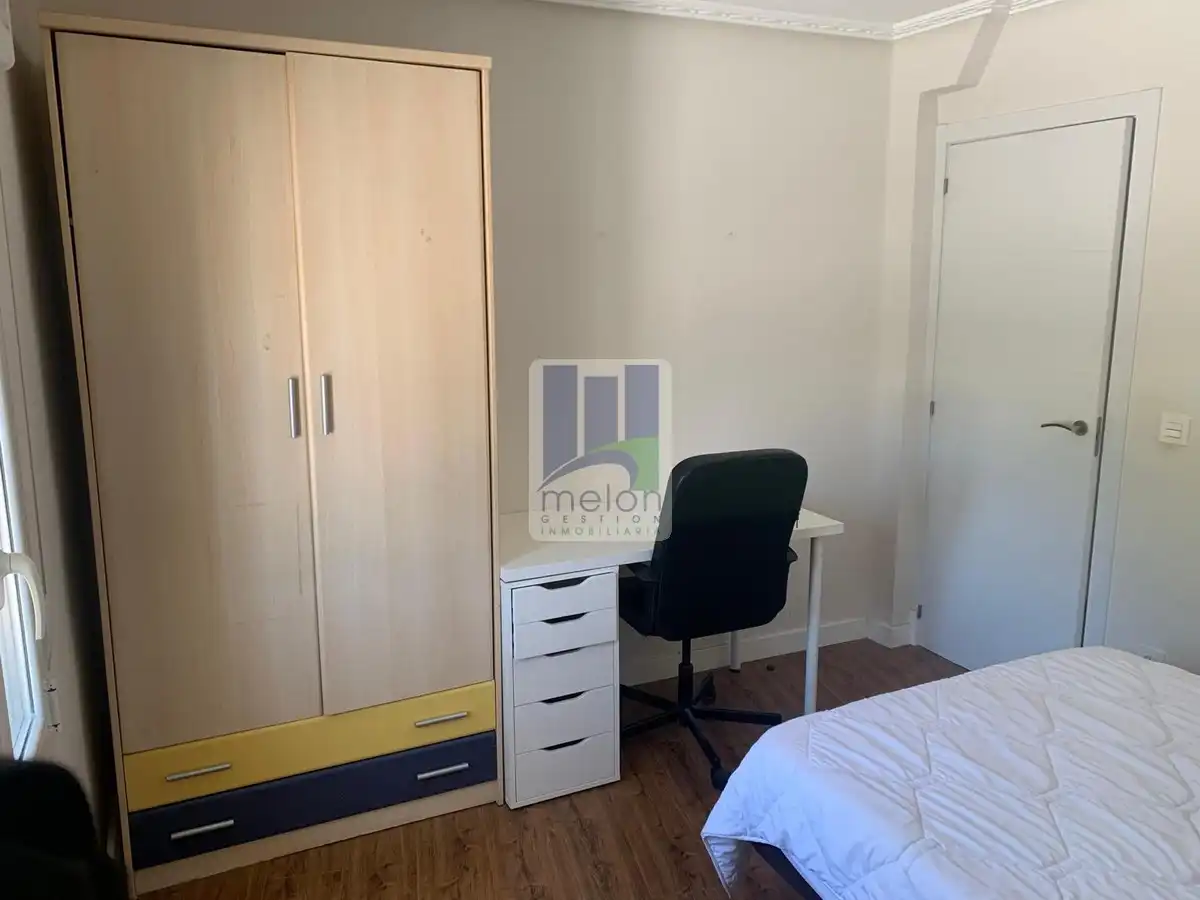 Habitación de Piso en venta en Burgos con Trastero