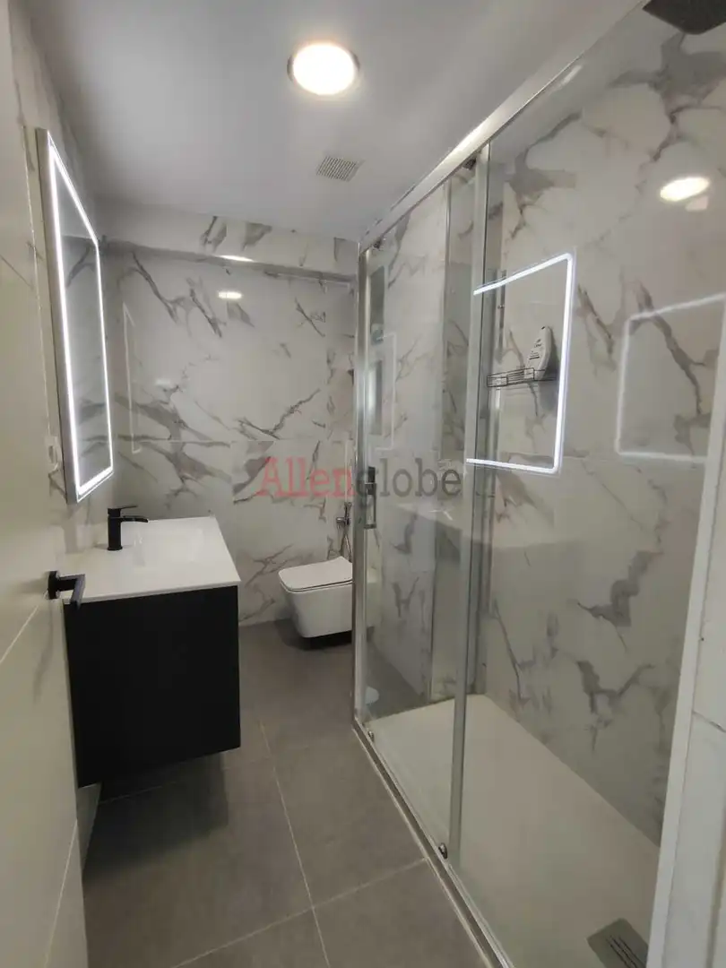 Badezimmer von Wohnung zum Verkauf in Oviedo  mit Heizung