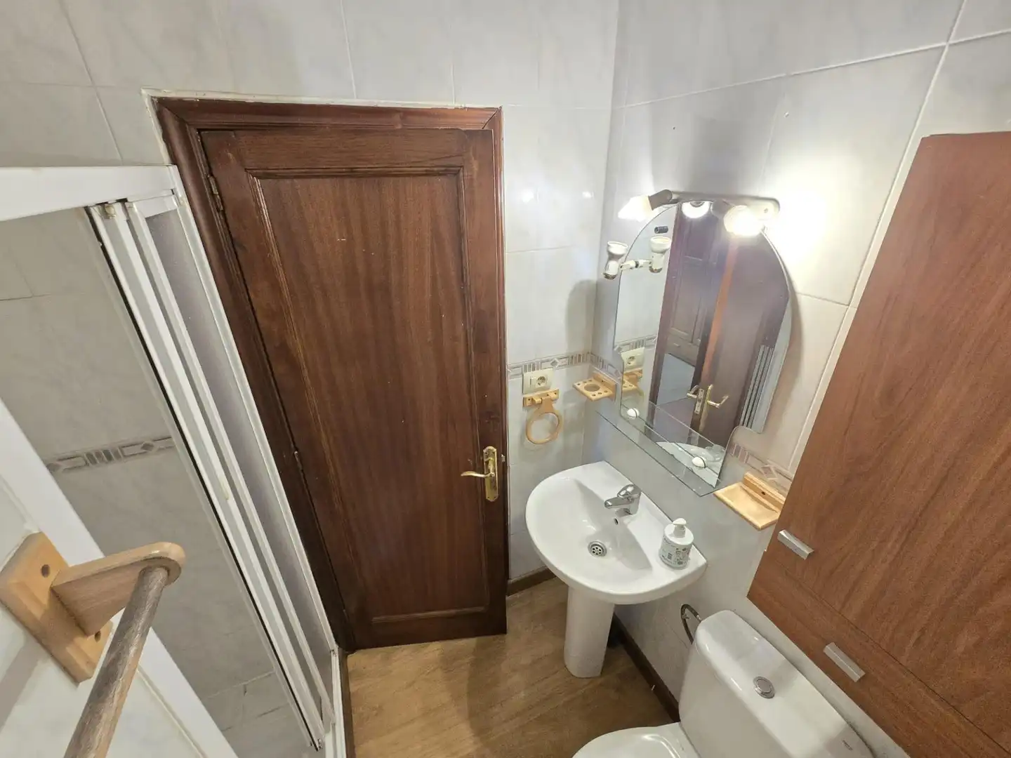 Bathroom of Flat for rent in Vigo   with Heating, Parquet flooring and Furnished