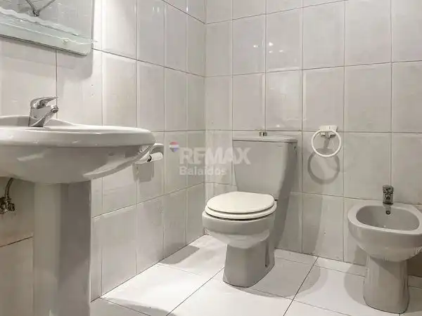 Badezimmer von Wohnung zum Verkauf in Nigrán mit Privatgarten und Abstellraum