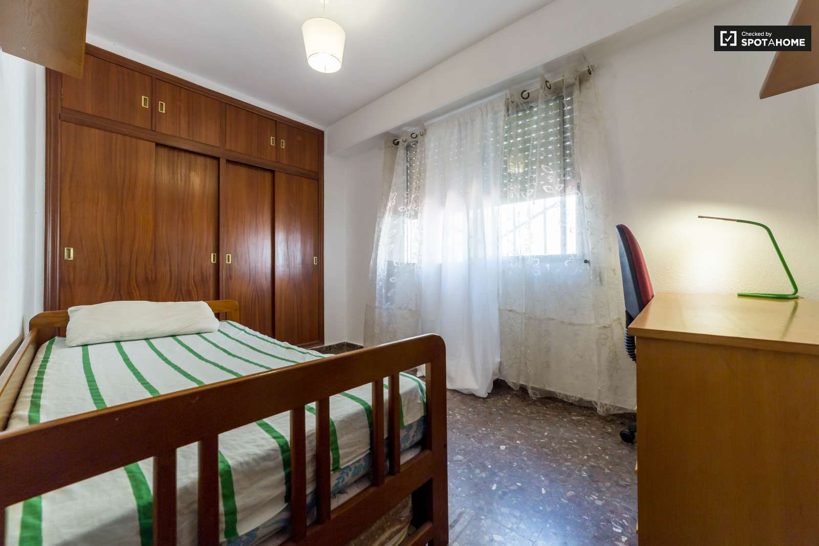 Flat for share in Mestalla