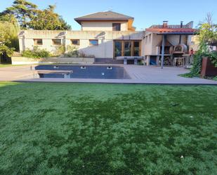 Piscina de Casa o xalet de lloguer en  Zaragoza Capital amb Aire condicionat, Calefacció i Jardí privat