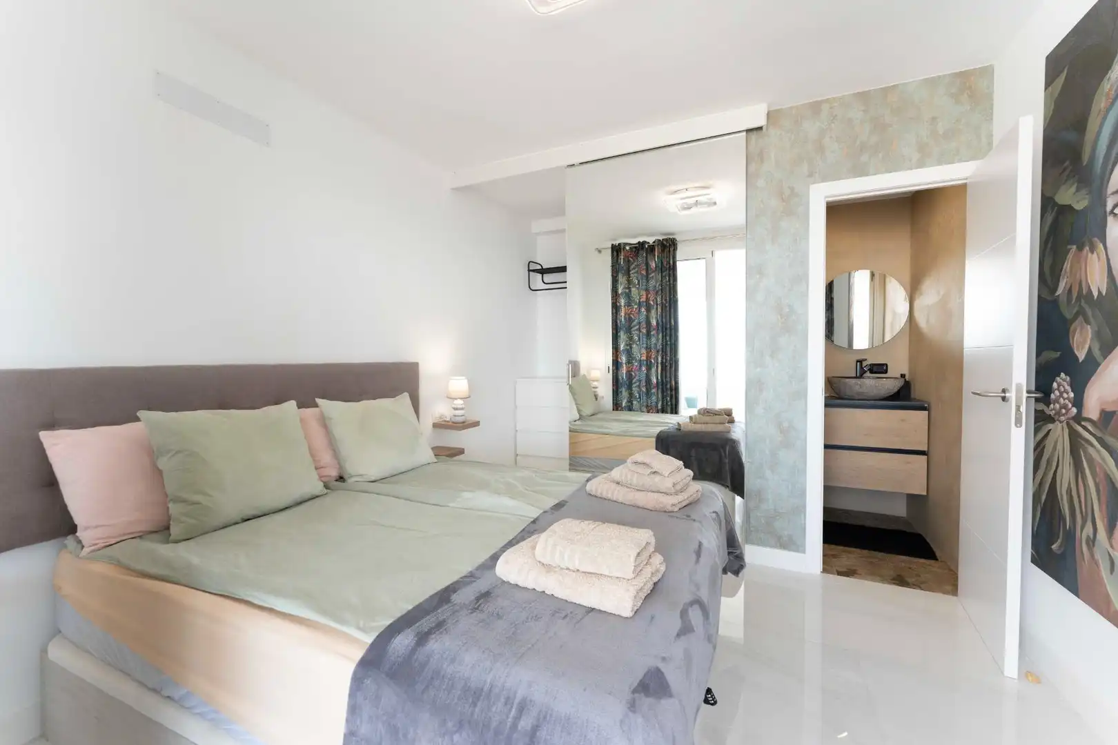 Dormitori de Apartament en venda en Adeje amb Aire condicionat, Terrassa i Moblat