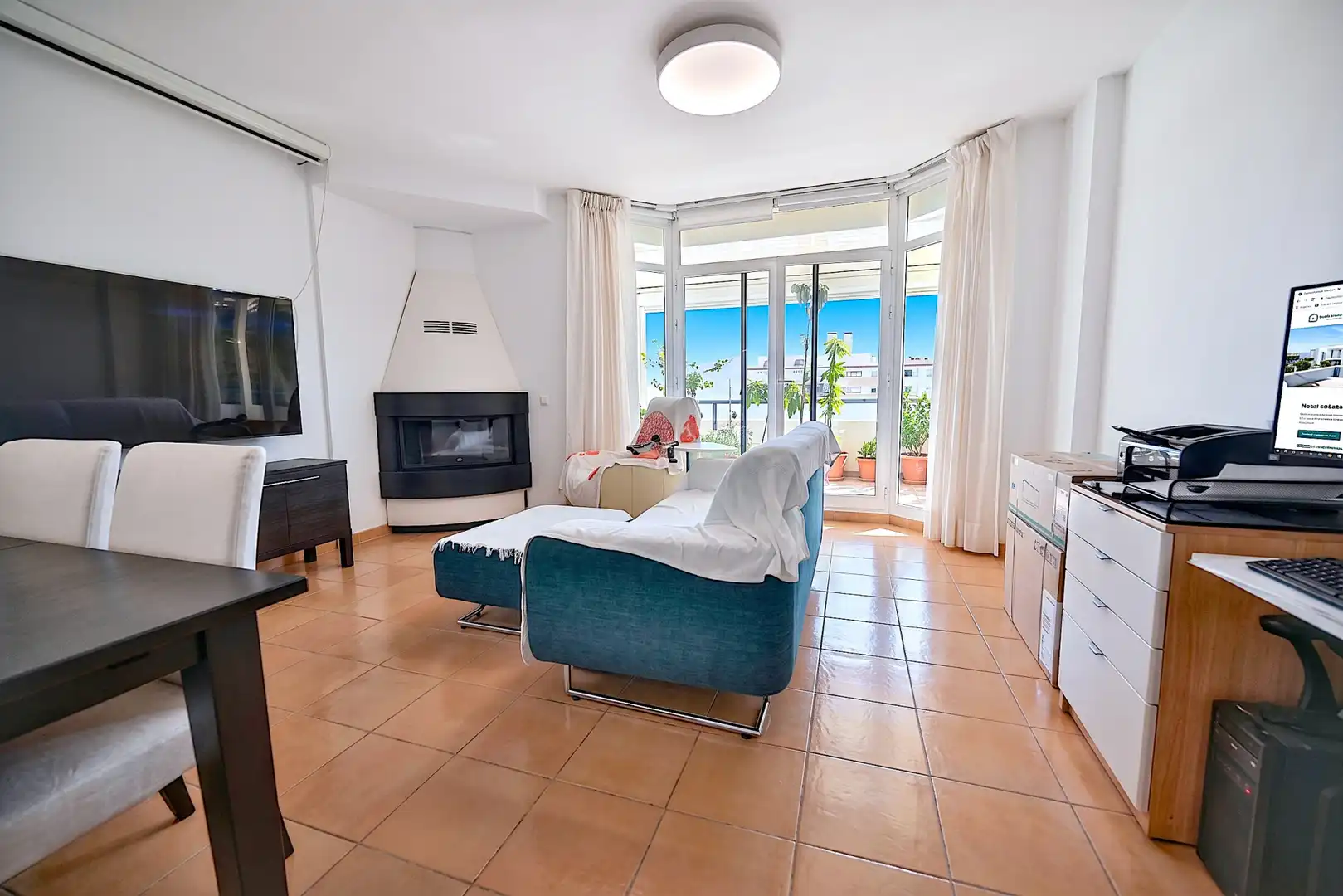 Sala de estar de Casa adosada en venta en Benalmádena con Aire acondicionado, Terraza y Trastero