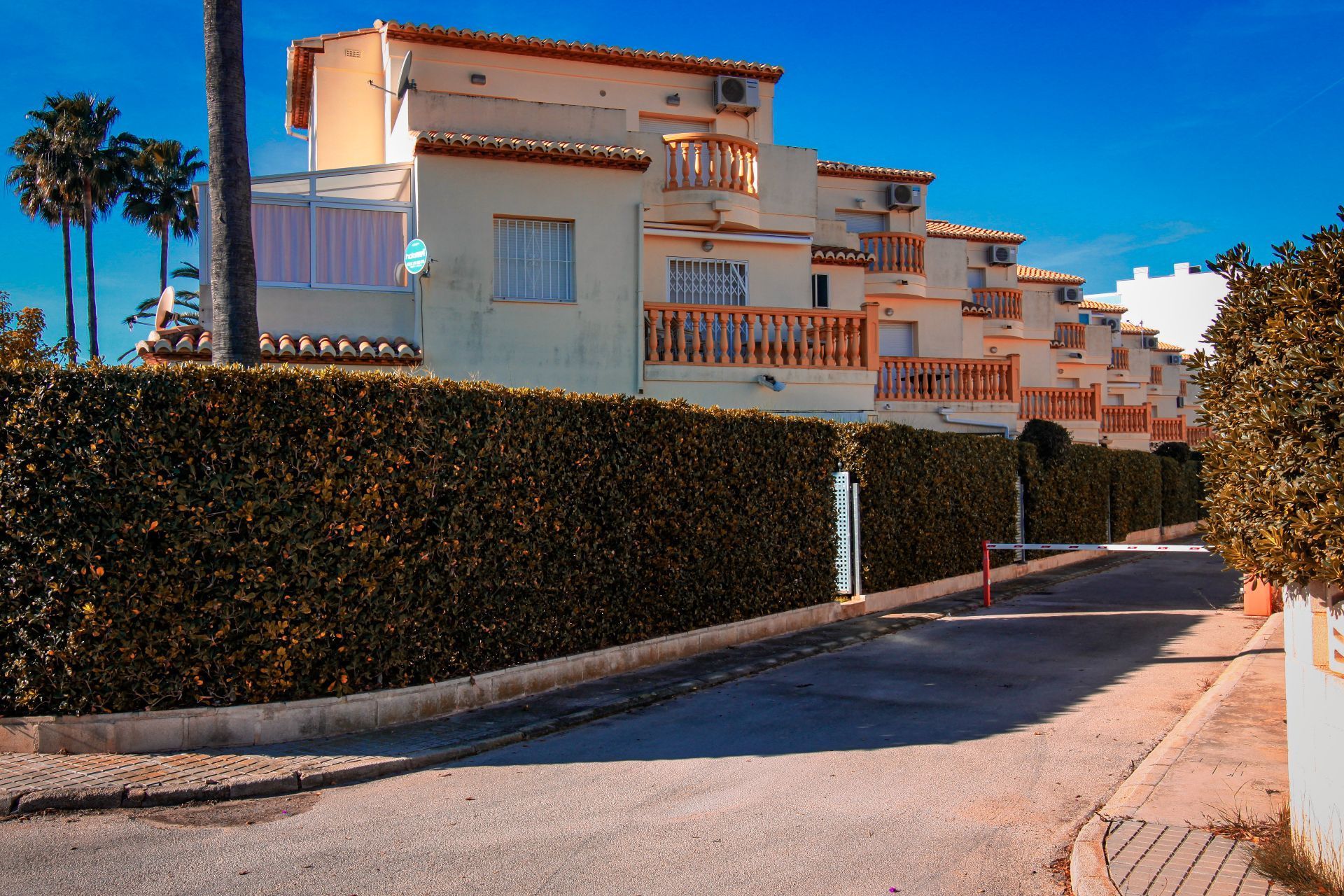 Vista exterior de Apartament en venda en Dénia amb Aire condicionat, Jardí privat i Traster