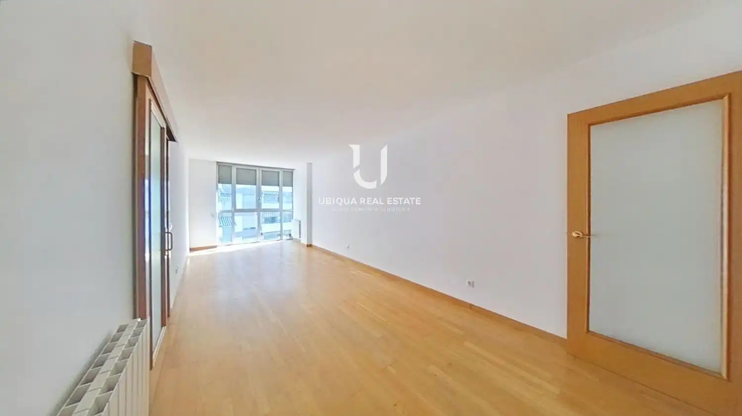 Vista exterior de Piso en venta en Barcelona con Calefacción, Piscina y Piscina comunitaria