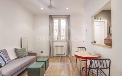 Sala d'estar de Apartament en venda en  Madrid Capital