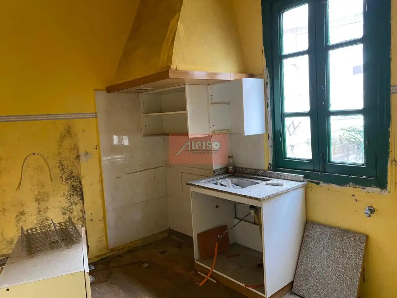 Kitchen of Buildings for sale in Ourense Capital 