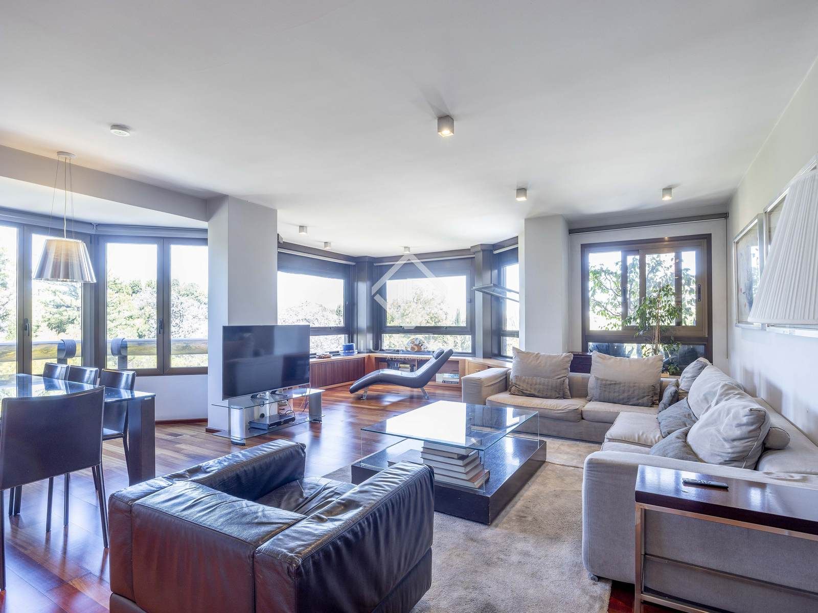 Living room of Flat for sale in  Valencia Capital  with Air Conditioner, Heating and Parquet flooring