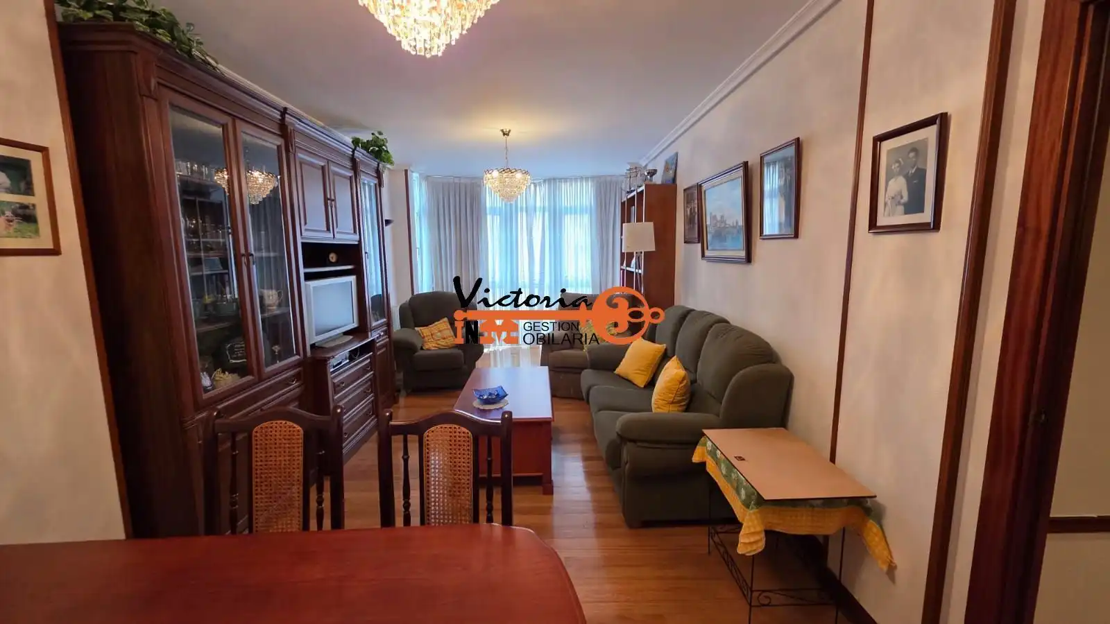Sala d'estar de Pis en venda en Castro-Urdiales amb Calefacció