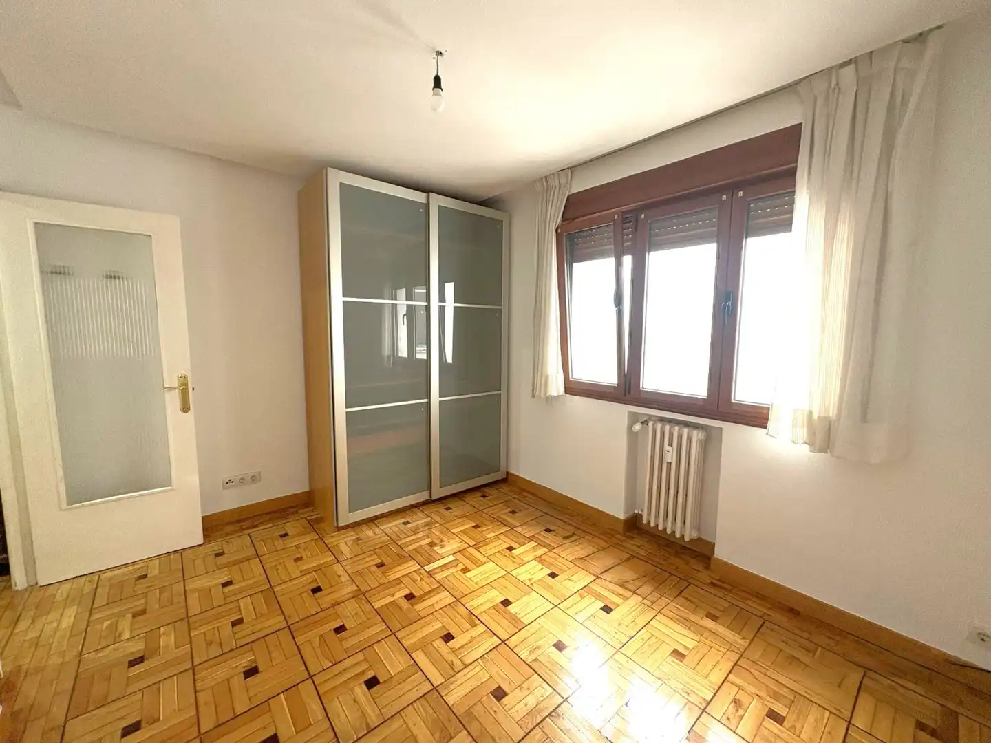 Schlafzimmer von Wohnung zur Miete in Oviedo  mit Heizung