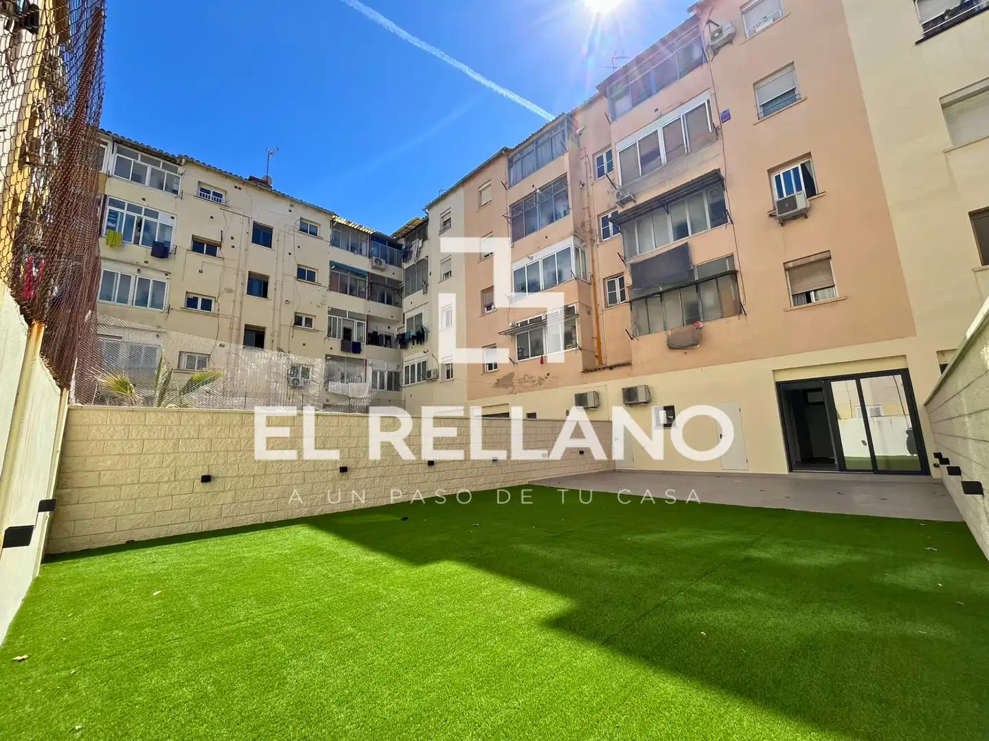 Vista exterior de Piso en venta en Badalona con Aire acondicionado, Calefacción y Jardín privado