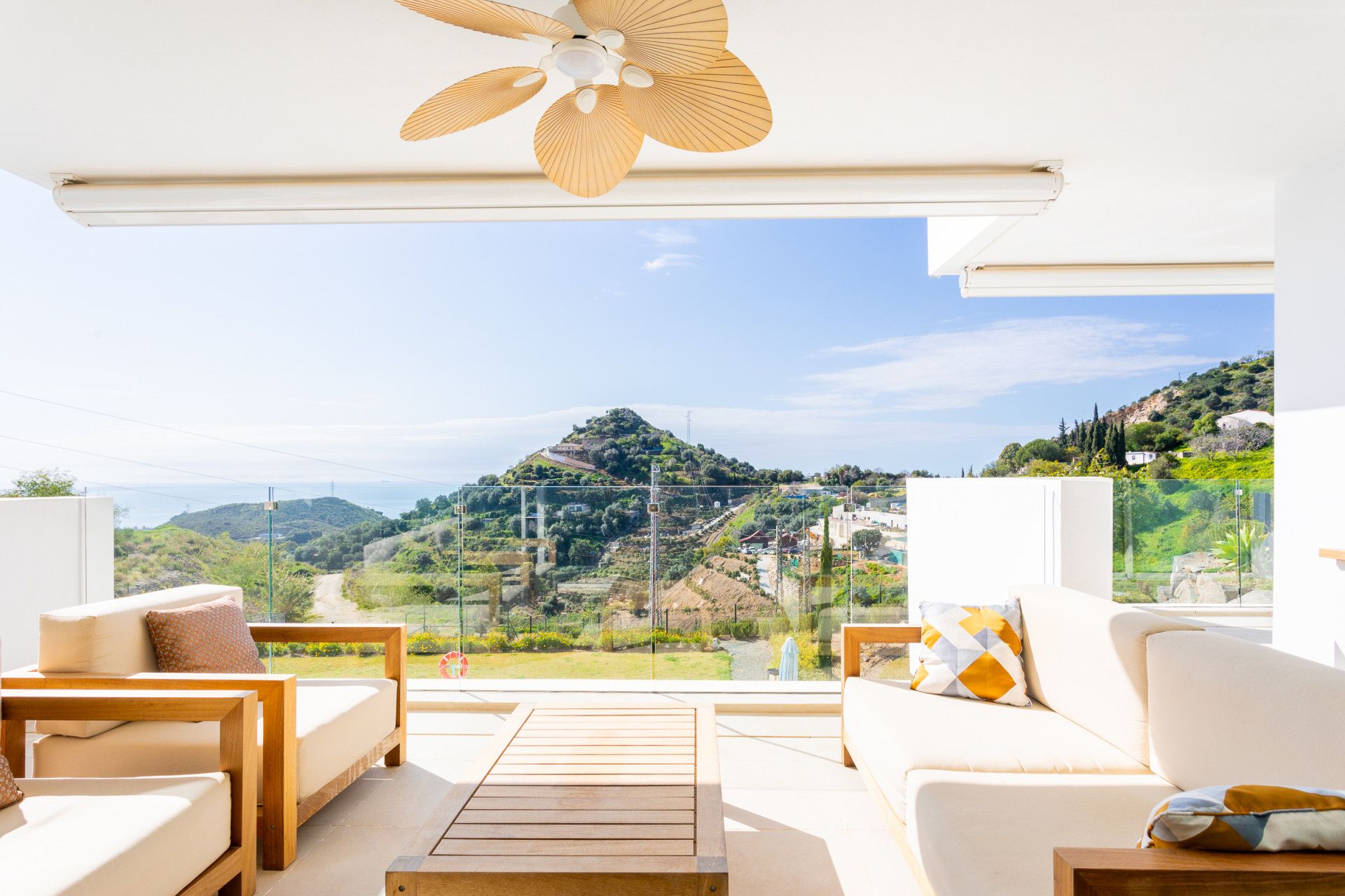 Vista exterior de Planta baixa en venda en Ojén amb Aire condicionat, Terrassa i Piscina