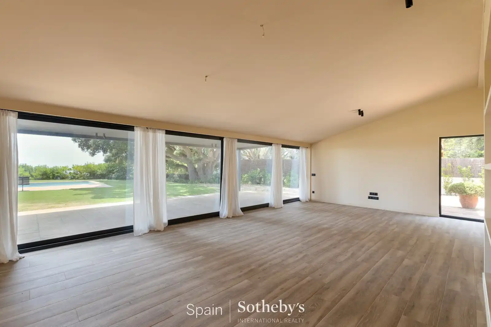 Sala d'estar de Casa o xalet en venda en Sant Andreu de Llavaneres amb Aire condicionat, Calefacció i Jardí privat