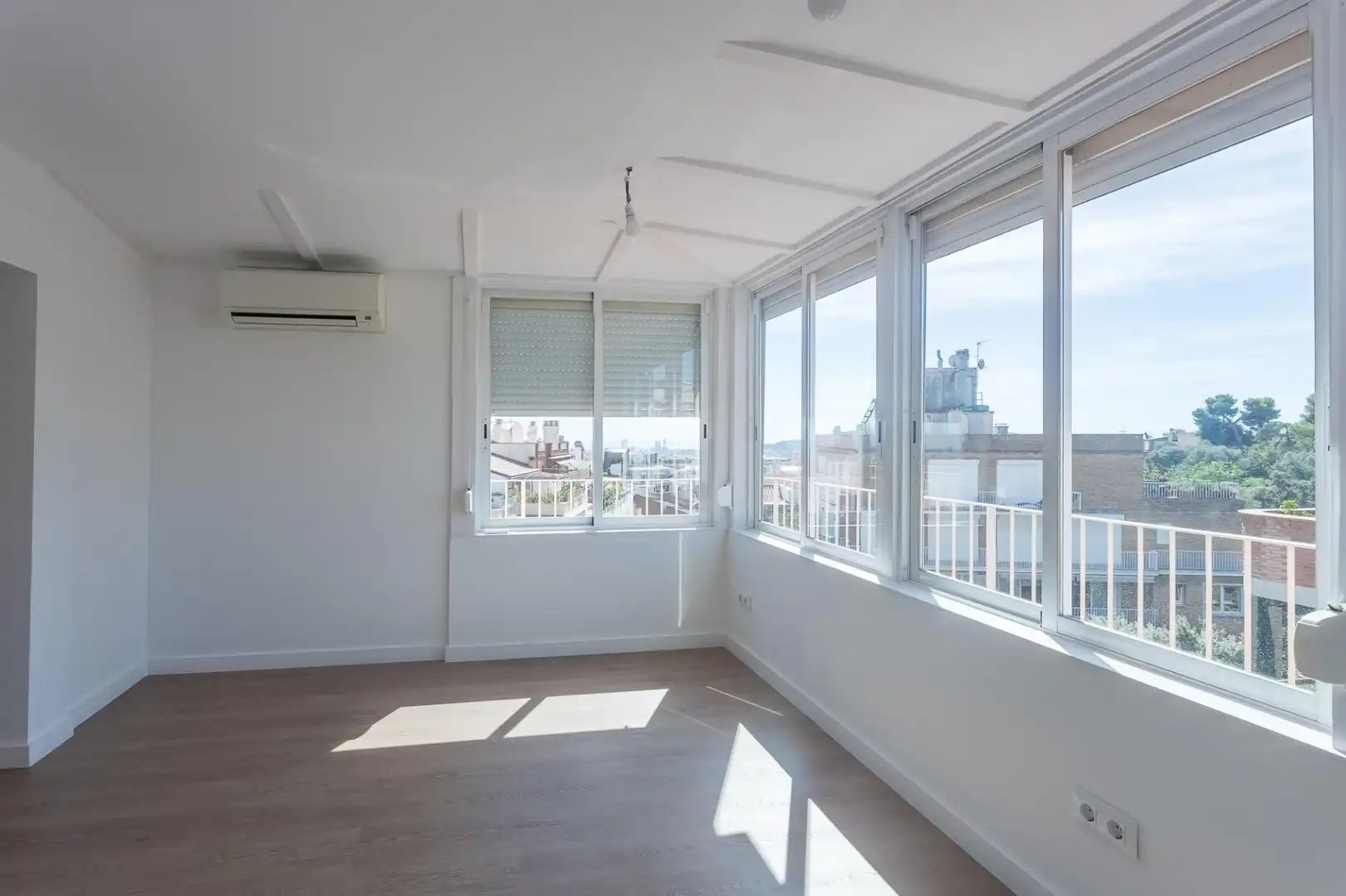 Dormitori de Àtic de lloguer en Barcelona amb Aire condicionat, Calefacció i Parquet