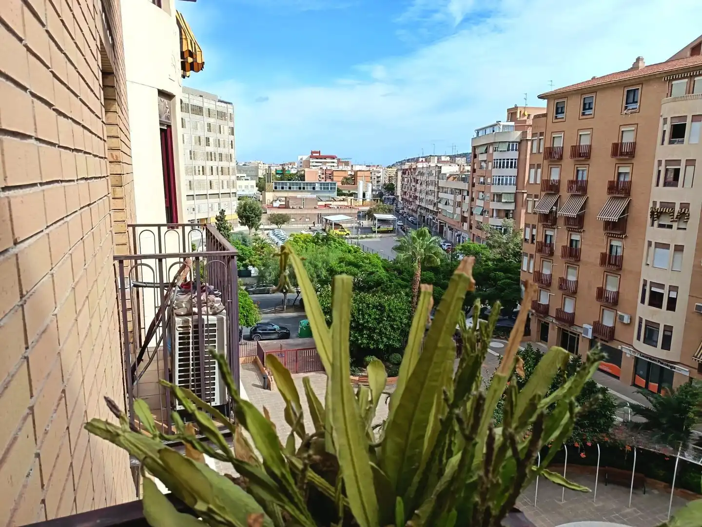 Vista exterior de Piso en venta en Alicante / Alacant con Aire acondicionado, Trastero y Balcón