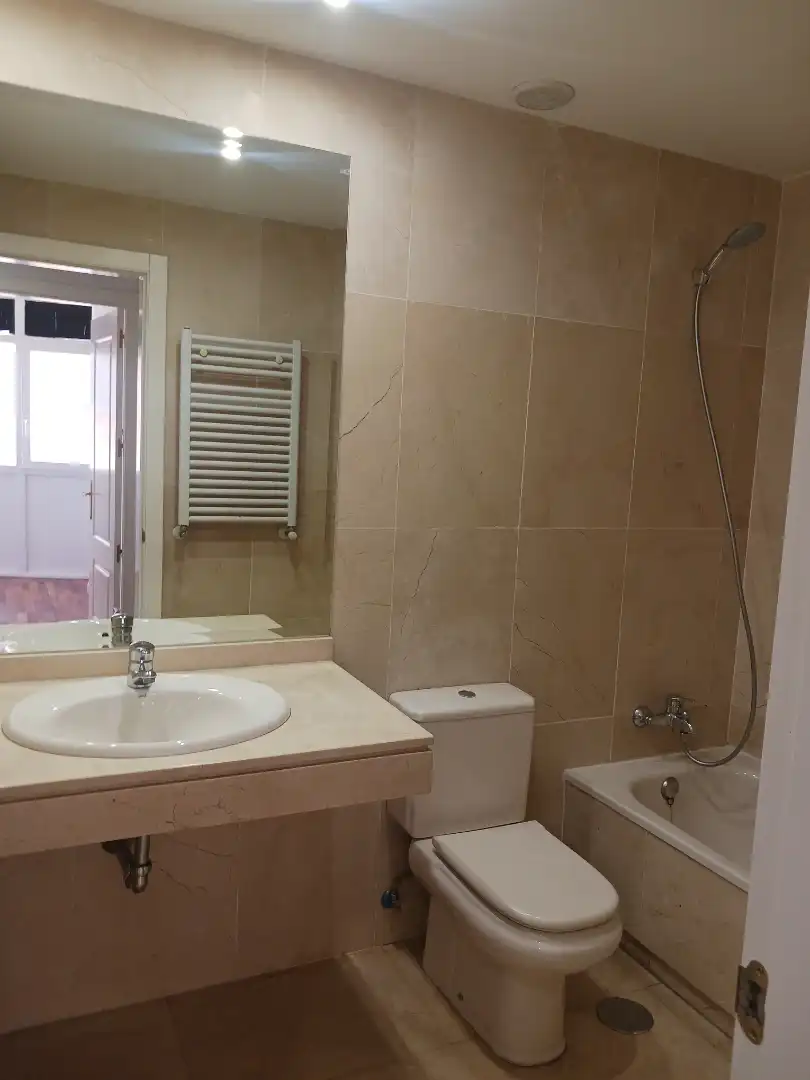 Badezimmer von Wohnung zum Verkauf in Collado Villalba mit Heizung und Ofen