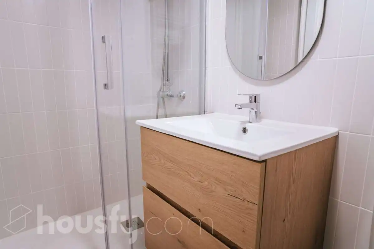 Baño de Estudio de alquiler en Madrid con Amueblado