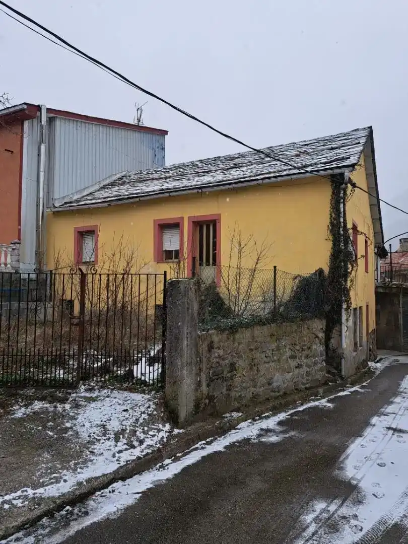 Vista exterior de Casa adosada en venta en Degaña con Jardín privado y Trastero