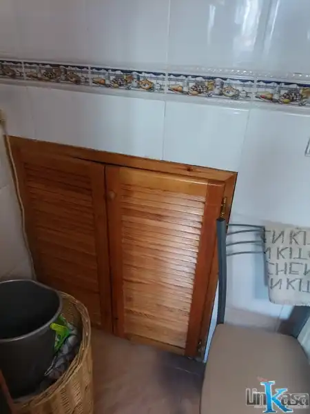 Bany de Casa adosada en venda en Linares amb Calefacció, Traster i Piscina