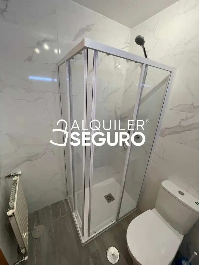 Bany de Pis de lloguer en Madrid amb Aire condicionat, Calefacció i Traster