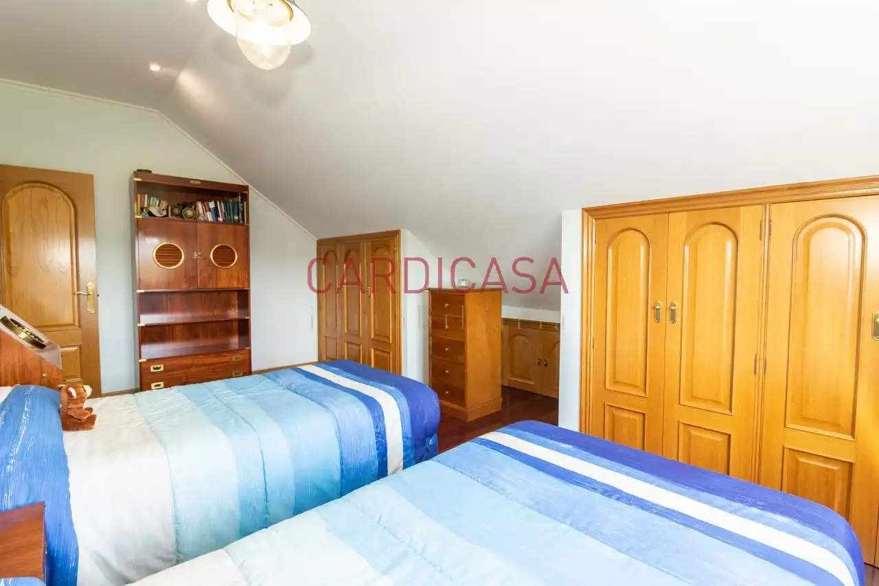 Habitación de Casa o chalet en venta en Vigo  con Calefacción, Jardín privado y Parquet