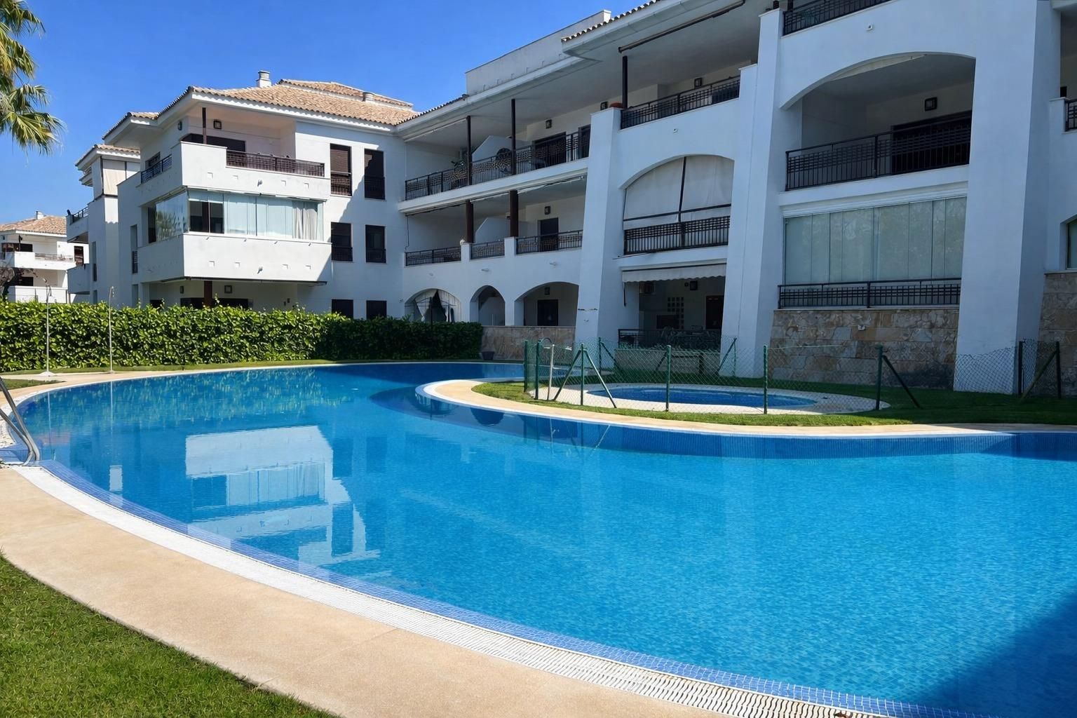 Piscina de Apartament de lloguer en El Rompido amb Aire condicionat, Jardí privat i Terrassa