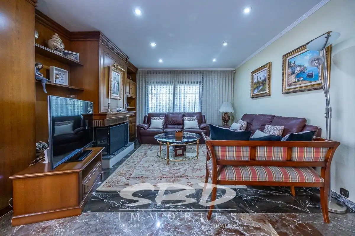 Sala d'estar de Casa o xalet en venda en Barberà del Vallès amb Aire condicionat, Calefacció i Terrassa