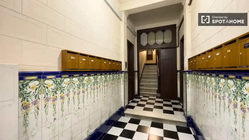 Flat for rent in Barcelona  with Air Conditioner, Heating and Furnished