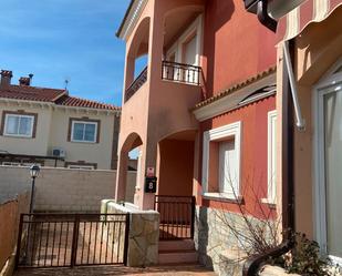 Vista exterior de Casa o xalet de lloguer en Sotillo de la Adrada amb Aire condicionat, Calefacció i Jardí privat