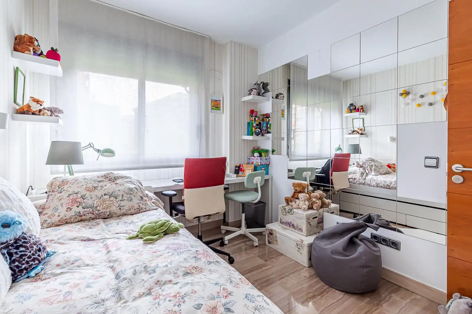 Bedroom of Flat for rent in Madrid  with Air Conditioner, Private garden and Swimming Pool