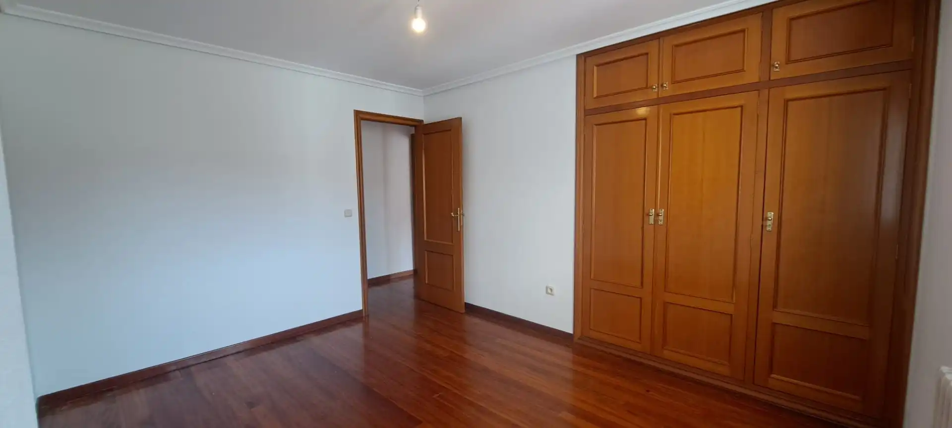 Dormitori de Pis en venda en Ourense Capital  amb Calefacció, Parquet i Traster