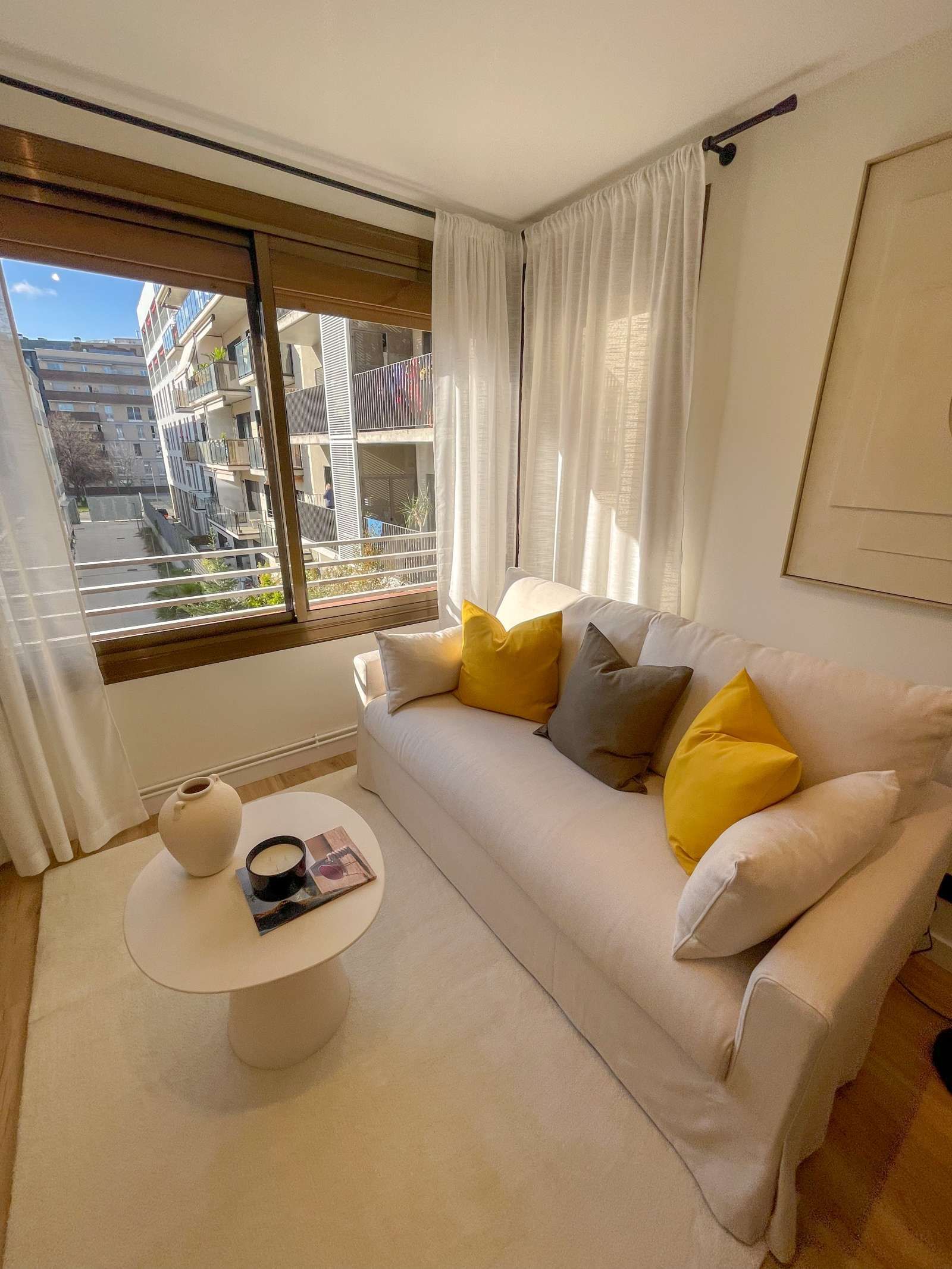 Living room of Apartment to share in  Barcelona Capital  with Air Conditioner and Terrace