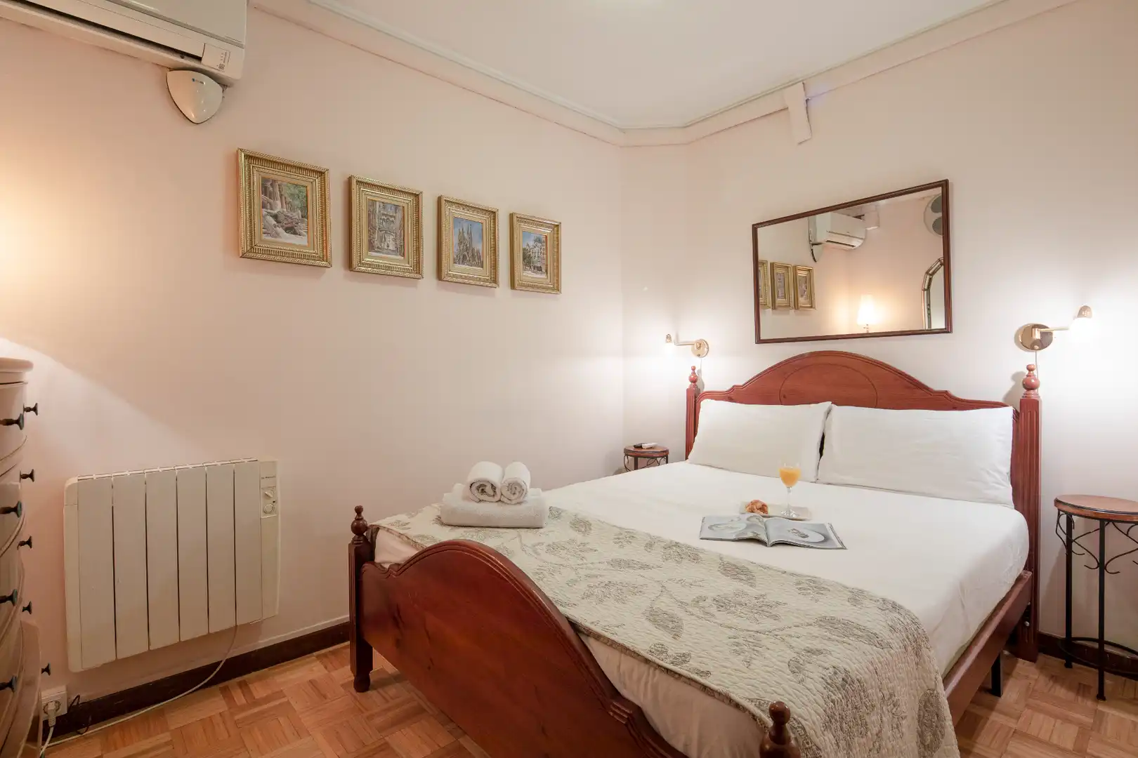 Dormitori de Apartament en venda en Barcelona amb Aire condicionat, Moblat i Forn