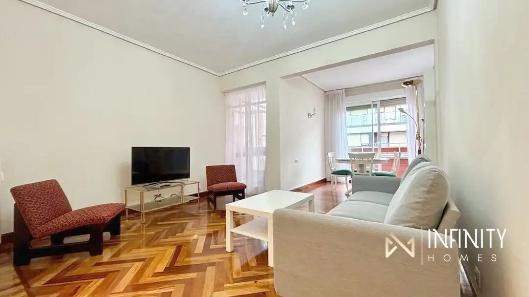 Sala d'estar de Pis en venda en Bilbao  amb Calefacció, Terrassa i Balcó