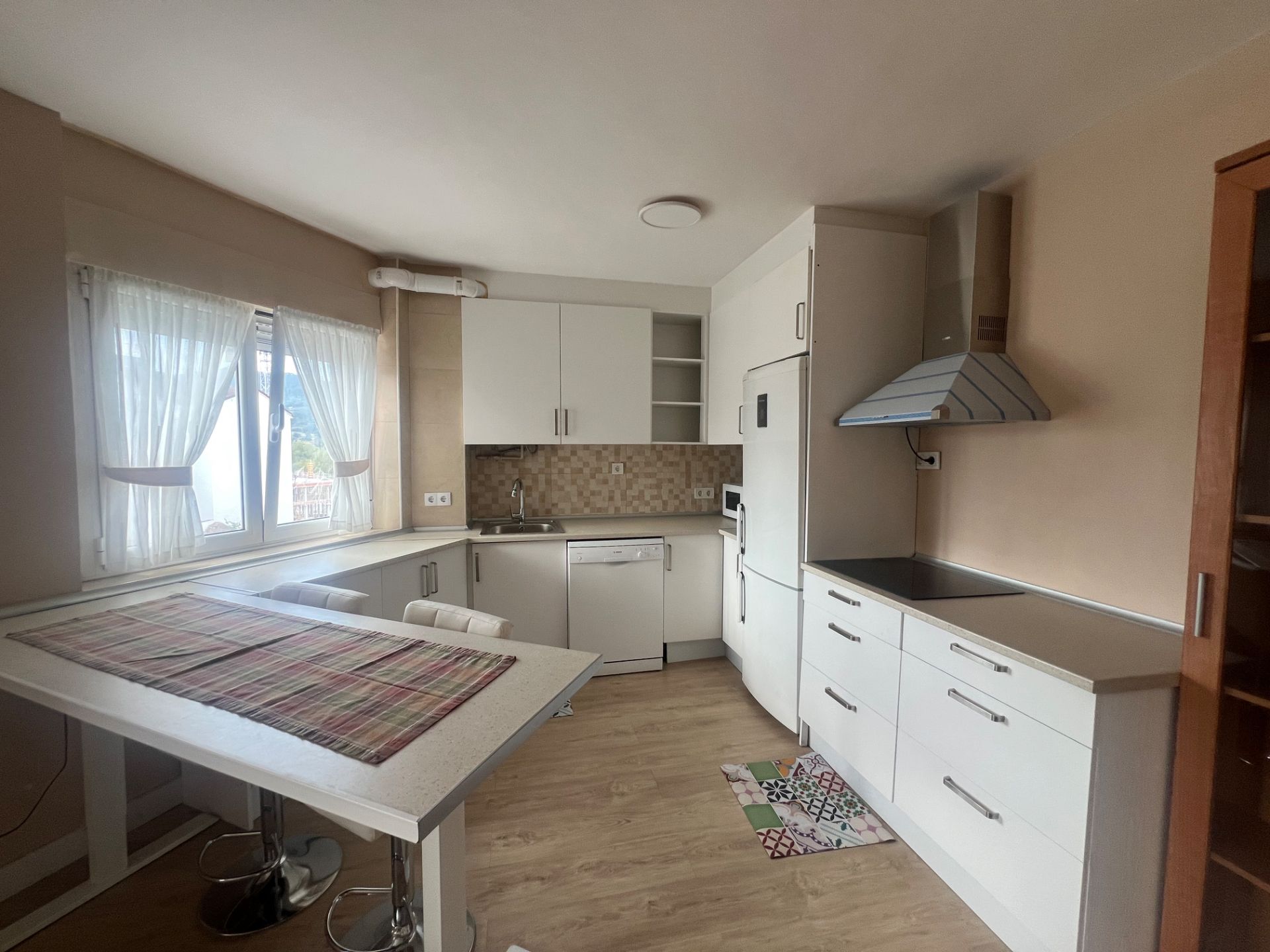 Cuina de Pis en venda en Siero amb Calefacció, Parquet i Moblat