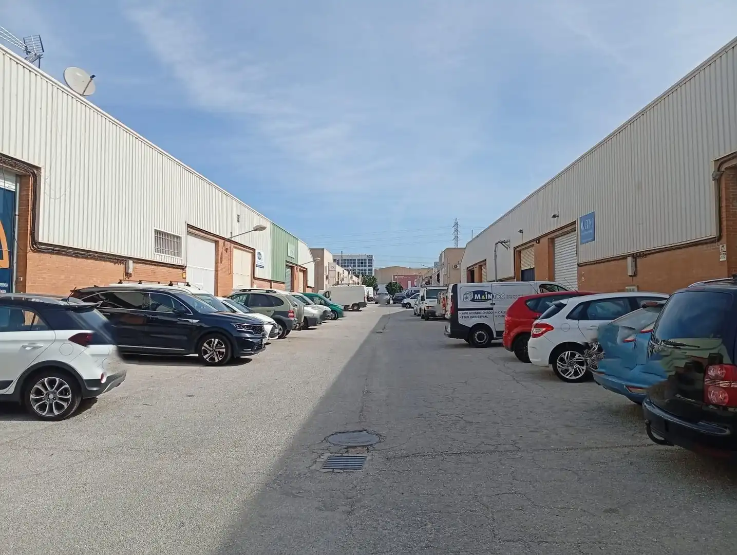 Außenansicht von Fabrikhallen zum Verkauf in Málaga Capital