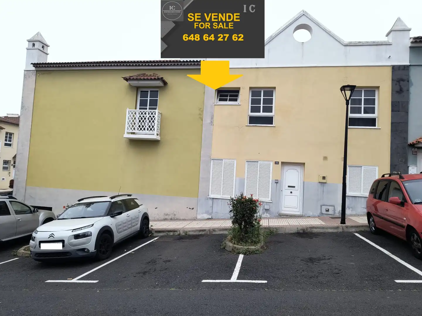 Parkplatz von Einfamilien-Reihenhaus zum Verkauf in Puerto de la Cruz mit Abstellraum, Ofen und Balkon