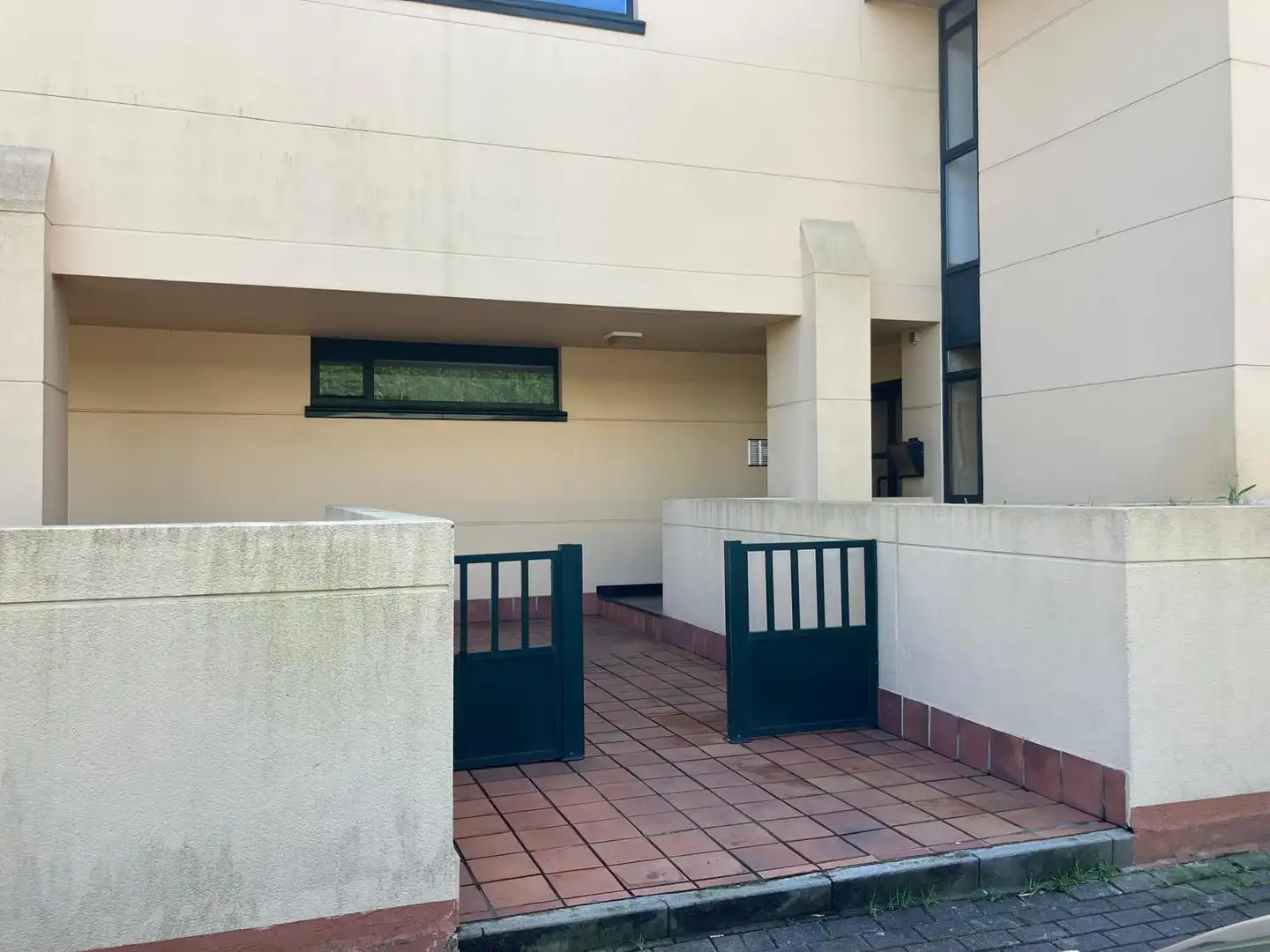 Vista exterior de Apartamento en venta en Oleiros con Calefacción, Jardín privado y Parquet
