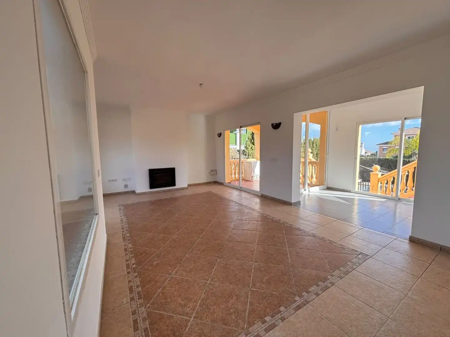 Living room of Houses for sale in Coín  with Air Conditioner, Heating and Private garden