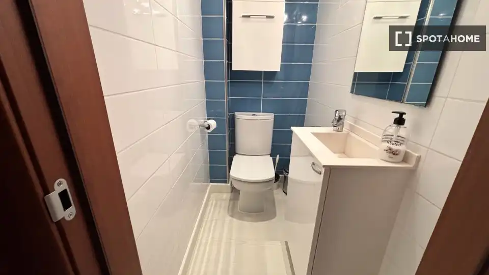 Badezimmer von Wohnung zur Miete in Sitges mit Klimaanlage, Heizung und Möbliert
