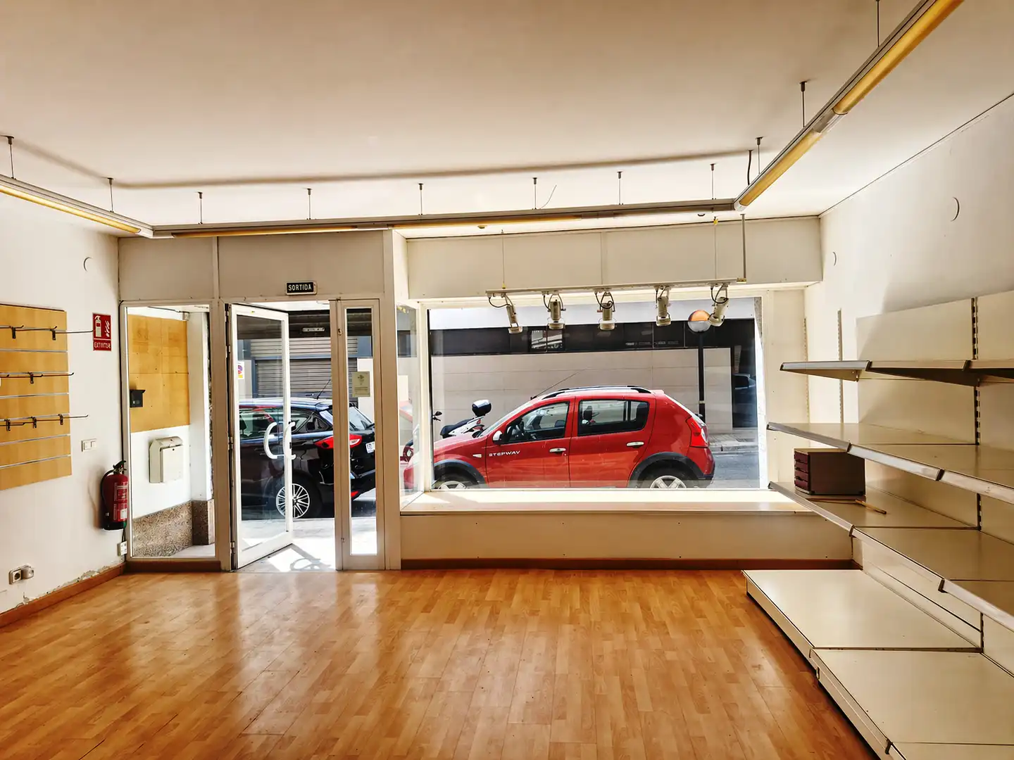 Business premises for sale in Carrer de Cristòfor Colom, imagen 3
