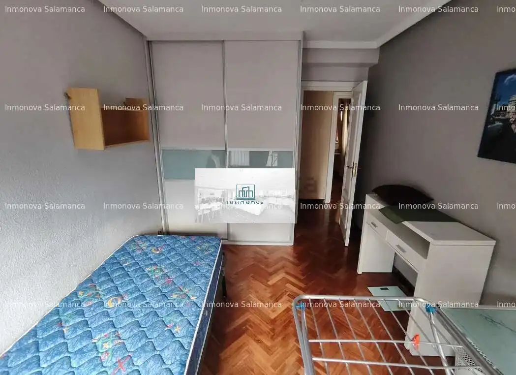Bedroom of Flat for rent in Salamanca  with Heating, Furnished and Oven
