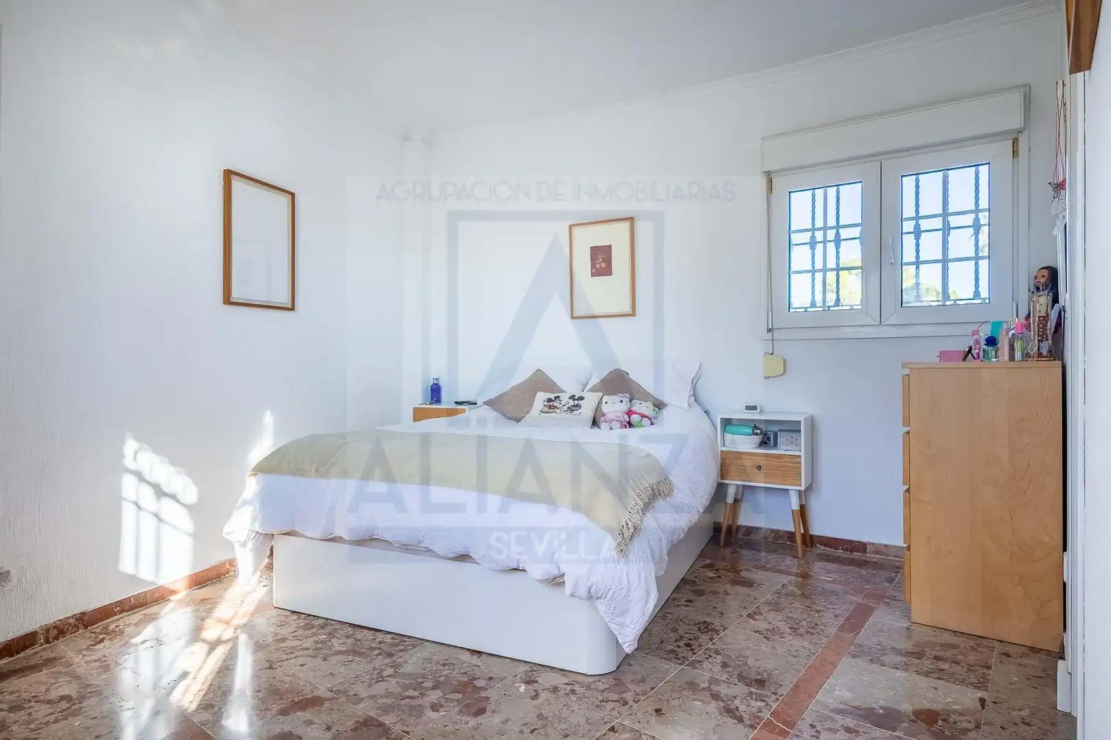 Bedroom of Houses for sale in Valencina de la Concepción  with Air Conditioner, Private garden and Community pool