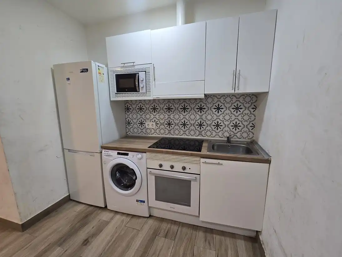 Cocina de Estudio en venta en Madrid con Horno y Lavadora