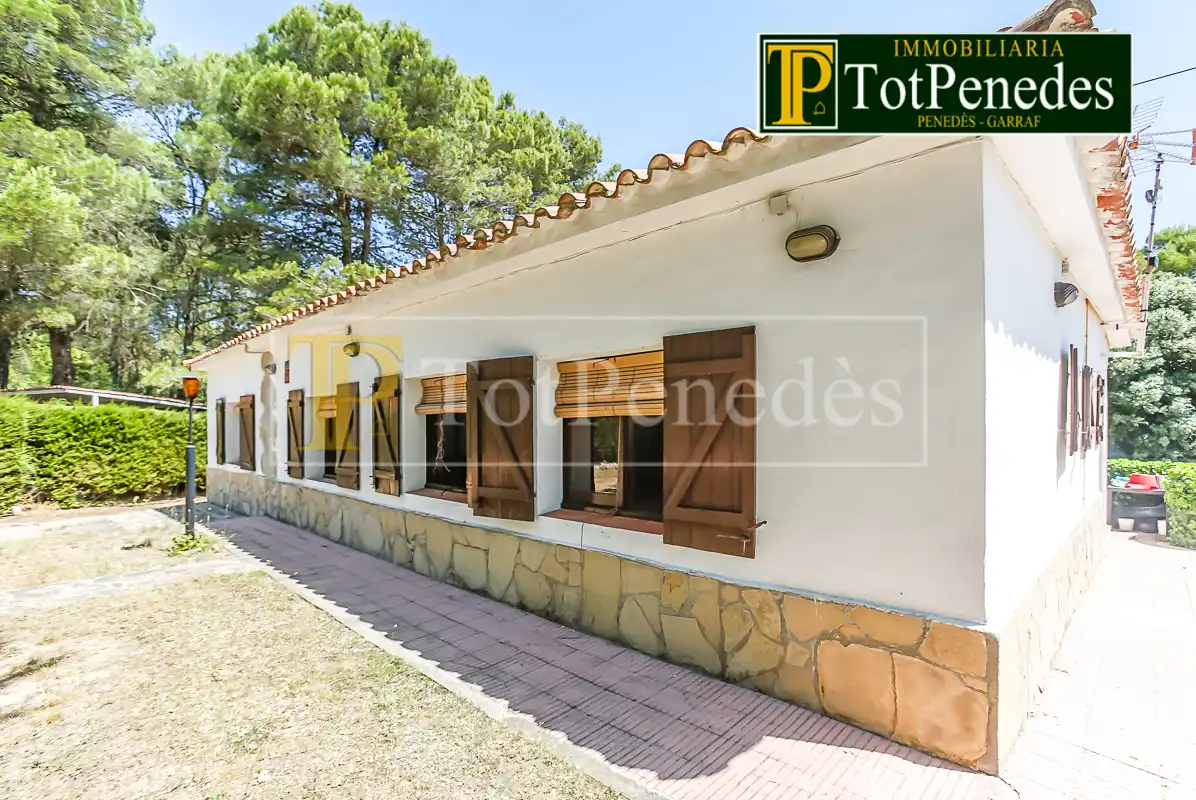 Außenansicht von Haus oder Chalet zum Verkauf in Querol mit Heizung, Privatgarten und Abstellraum