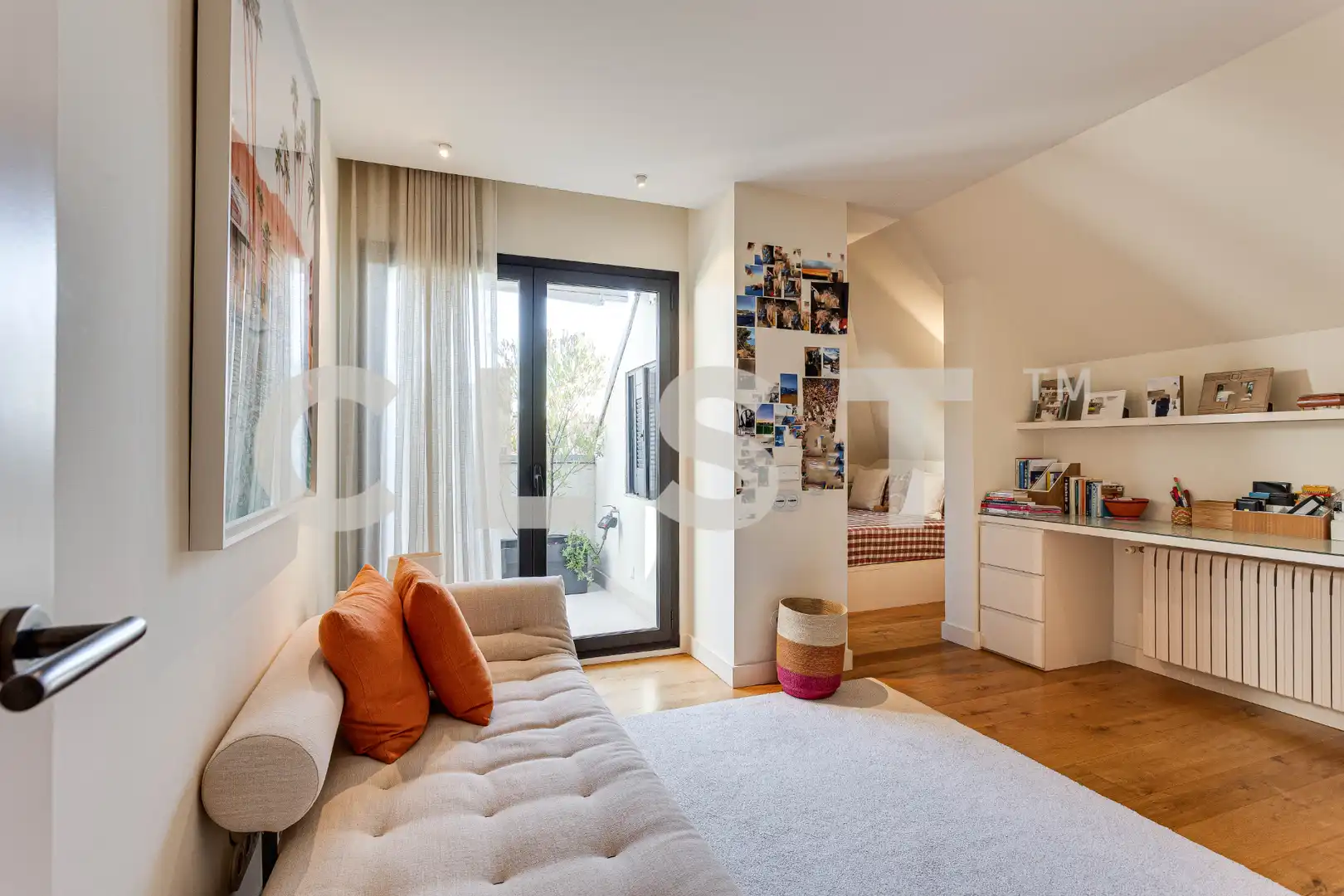 Schlafzimmer von Dachboden zur Miete in Barcelona mit Klimaanlage, Heizung und Parkett