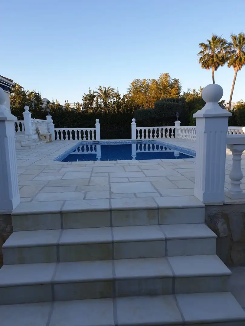 Schwimmbecken von Haus oder Chalet zum Verkauf in L'Alfàs del Pi mit Klimaanlage, Privatgarten und Terrasse