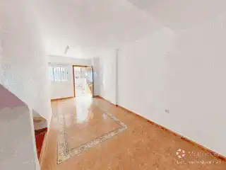 Casa adosada en venda en Orihuela amb Jardí privat, Terrassa i Balcó